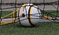 跨界合作打造足球主题的文化创意产品，市场潜力巨大，足球创意设计